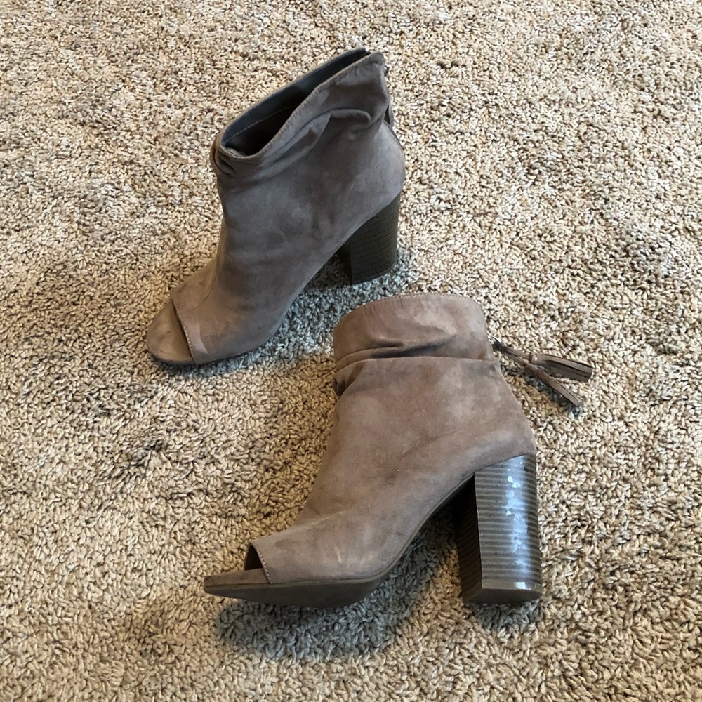 Open-toe grey booties